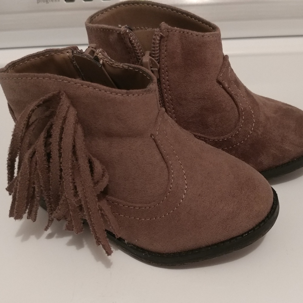 Toddler shoes size 4